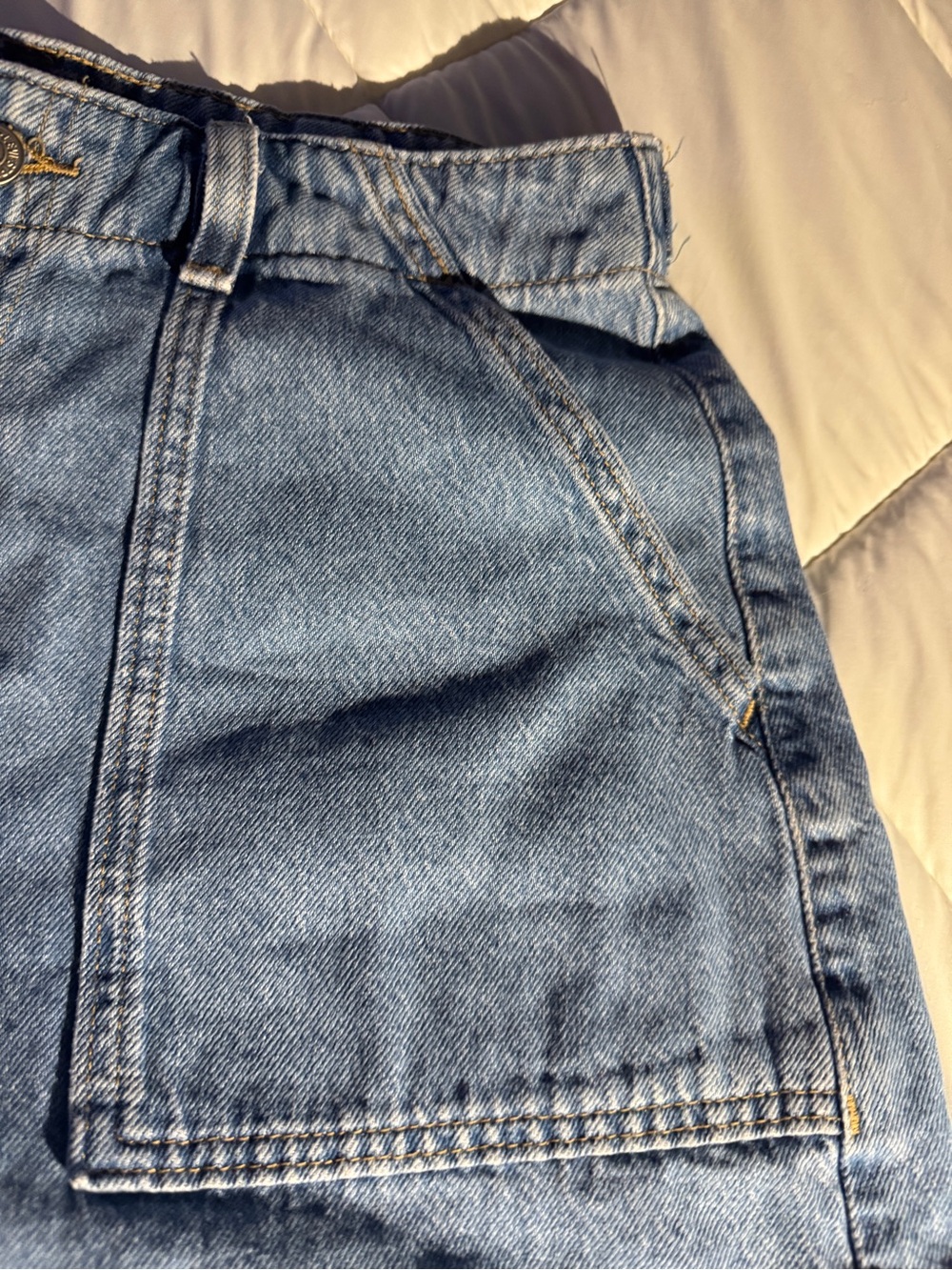 Levi's Medium Blue High-Rise Cinch Denim Shorts with Front Patch Pockets - Picture 2 of 12